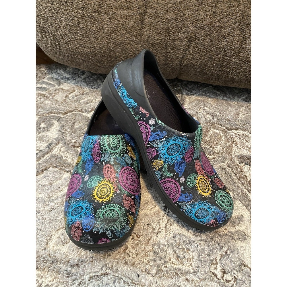 Crocs Neria Pro II Womens Graphic Print Nurse Clog Work  Size 8 No Wear